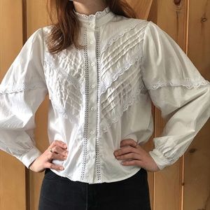White Victorian blouse with balloon sleeves 💭